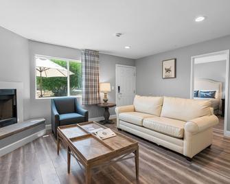 Big Bear Frontier - ביג בר לייק - סלון