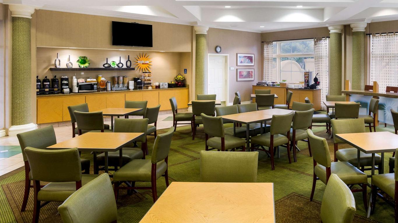 La Quinta Inn & Suites by Wyndham Austin Southwest