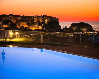 Residence New Paradise - Tropea - Pool