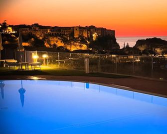 Residence New Paradise - Tropea - Pool