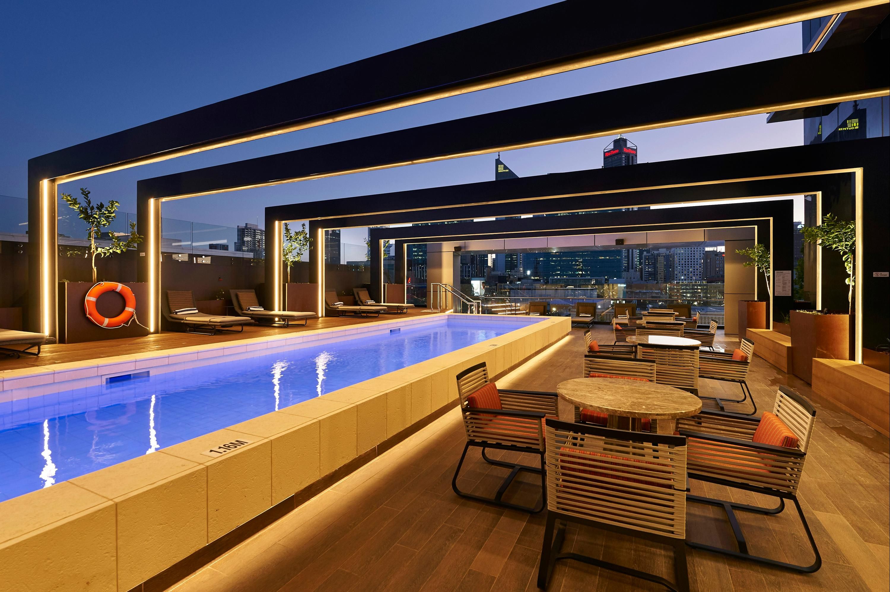 DoubleTree by Hilton Perth Northbridge - פרת' - בריכה