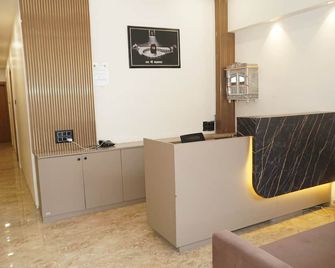 Hr Premium Stay - Indore - Receptionist