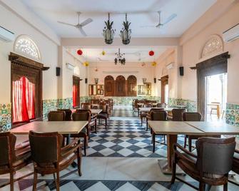 Vivaana Culture Hotel - Mandāwa - Restaurant