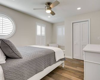 Renovated Family Home On Providence Rive - Riverside - Bedroom