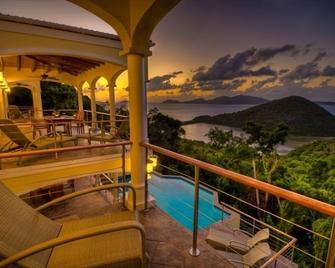 Villa Sirenetta-Minutes from the beach! - Leonards - Balcón