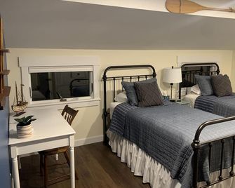 Cottage in Edgecomb - Waterfront Holiday Getaway - Edgecomb - Bedroom