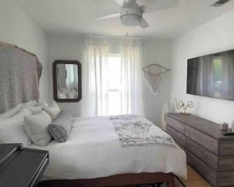 Lux Boho Chic Free Parking, Wi-Fi, Mins To Soco/Dt - Austin - Bedroom