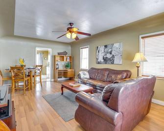 Charming Milford Vacation Rental - Milford - Sala de estar