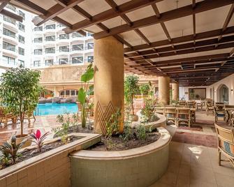 Azal Pyramids Hotel - גיזה - בריכה