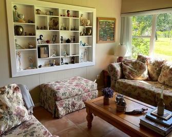 Sebring Lakefront Home - Lake Josephine 'little Piece Of Heaven' - Sebring - Вітальня