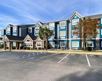 Microtel Inn & Suites by Wyndham Columbia/At Fort Jackson - Columbia - Building