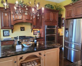 Heywood Manor- Private, peaceful, yet close to town. Make memories here! - Owego - Cocina