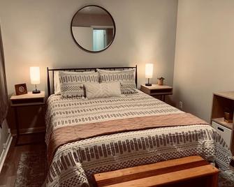 Emily's Escape AC Smart TV and Covered Parking - Snohomish - Bedroom