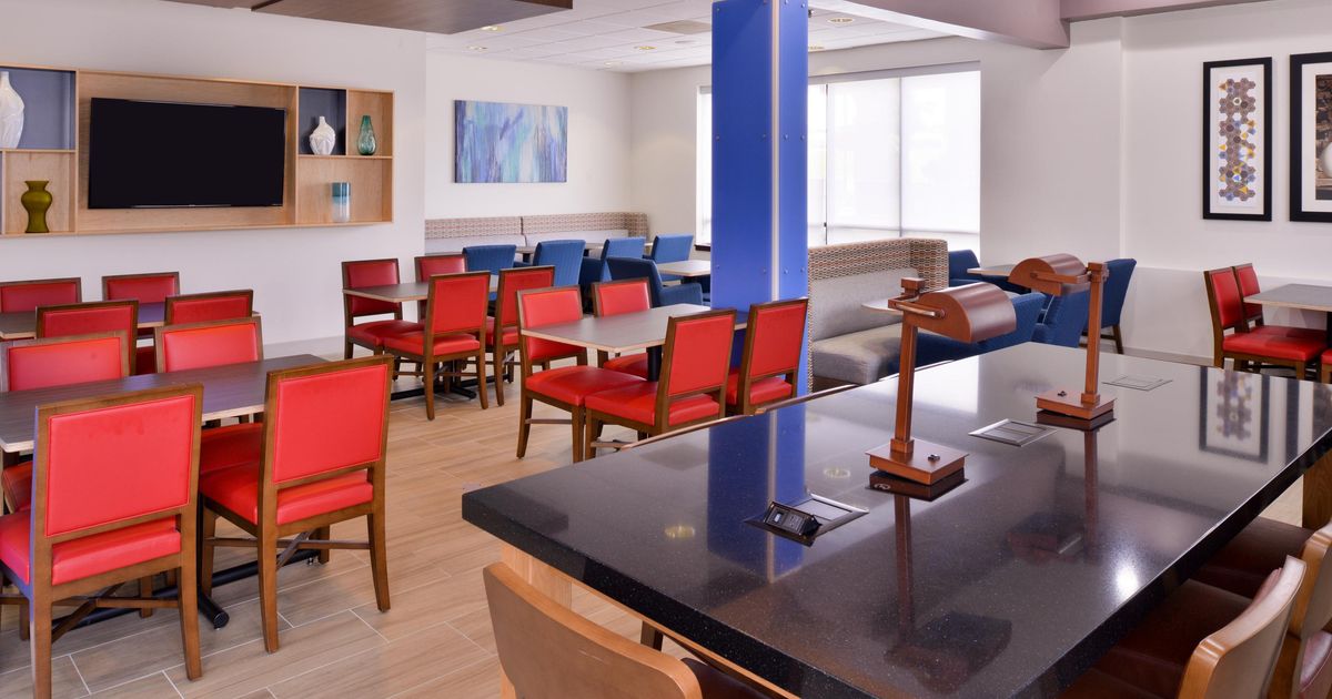 Holiday Inn Express Burlington à partir de 98 €. Hôtels à Burlington