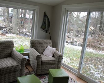 Creekside Cottage - Your Vacation Home Winter And Summer, For Beach Or Skiing - South Bruce Peninsula - Sala de estar