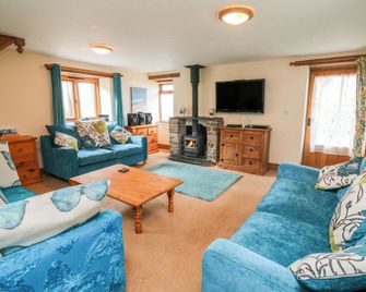 The Shippon - Barnstaple - Living room
