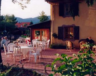 Cottages for 2 to 8 people by the river in a house with character. - Rougegoutte - Restaurante