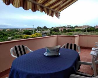 Nice apartment with veranda overlooking the sea - Stintino - Balcone