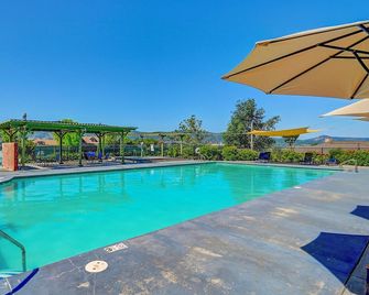 Carson Hill Cottage-Spacious Getaway - Angels Camp - Zwembad