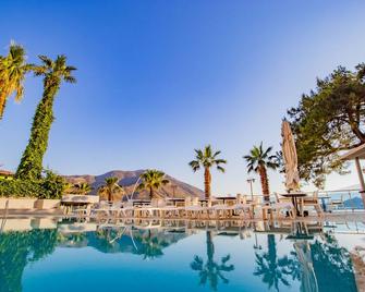 Hotel Marbas - İçmeler - Pool