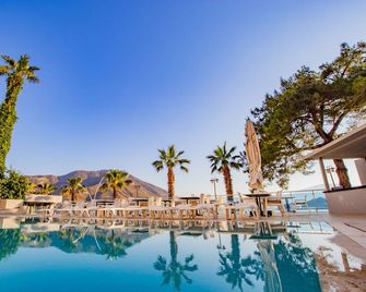 Hotel Marbas - İçmeler - Bể bơi