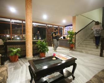 Hotel Peninsula - Pokhara - Lobby