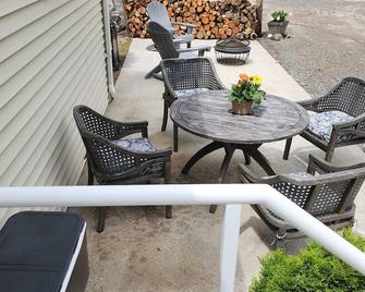 Cozy Guest House on 15 acres, with plenty of parking! - Parsonsburg - Patio