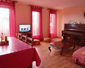 Charming apartment - Brando - Wohnzimmer