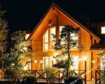 하트 랜드 힐스 어 도그 런 하우스 - 시카 - 건물