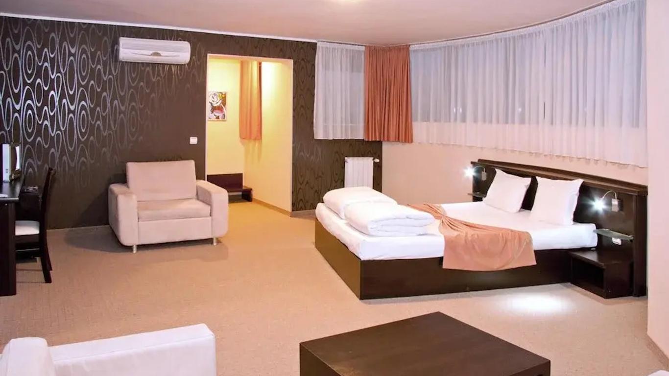 Riverside Family Hotel