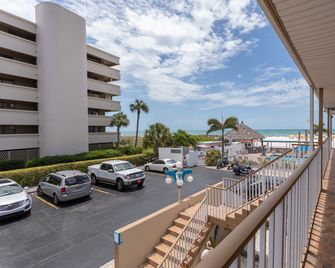 Plaza Beach Hotel - Beachfront Resort - St. Pete Beach - Balcon