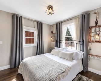 Aggie House - Historical Twin Cottage - Louisville - Bedroom