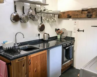 West End Cottage - Newport - Kitchen