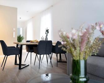 Schicke Apartments in Osnabrück I private Parkplätze I home2share - Osnabrück - Dining room