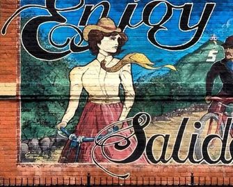 Sunny Downtown Condo Above The Coffee Shop - Salida