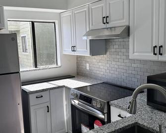 Brand New Two bedroom property. All new. - Altamonte Springs - Kitchen