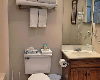 Kitchen, AC, deck, mountain view, pool, ski shuttle. LC213 by LRS - Lincoln - Bathroom