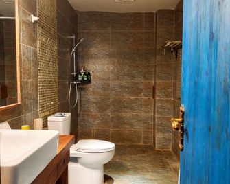 Jiumi Snow Mountain Original Art Hotel - Diqing - Bedroom