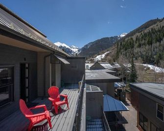 Ski In Out in Town! Ski Area Views, Fireplace, Hot Tub condo - Telluride - Balcón