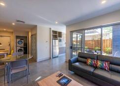 Laguna Apartments - Toowoomba - Living room