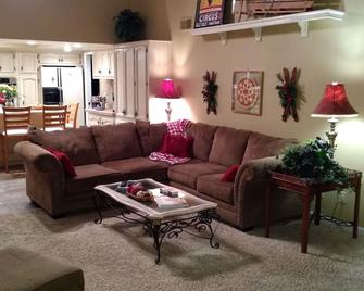 Beautiful Home W/ Hot Tub - Wine Country - Extended Stays - Santa Maria