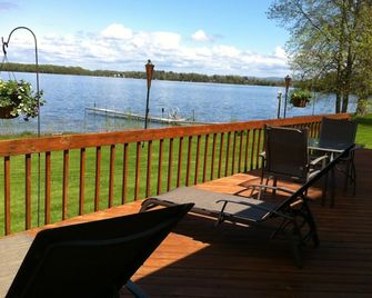 Expansive 3 Br 2 Bath Lakefront Home - Dog Friendly - Boat Lift Available - North Hero - Balcony