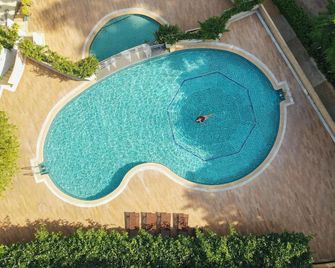 Wake Up Aonang Hotel - Krabi - Piscina