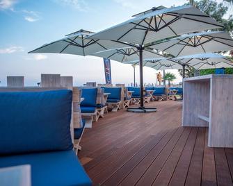 Poseidonia Beach Hotel - Limassol - Patio