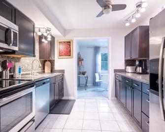 Wilton Manors Cottage West 2 Bed 2 Bath With Pool - Fort Lauderdale - Cocina
