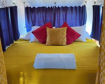 Vintage 1962 double decker bus on the creek, gas grill, fire pit, short walk to pool and playground, sleeps 4-5. - Mill Spring