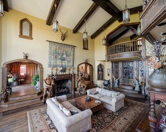 Highlands Castle Overlooking Lake George Plus 2 Other Castles & Suites - Bolton Landing - Sala de estar