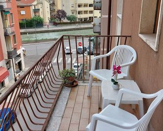 Da Fabio e Francesca - Holiday Apartment - Верона - Балкон