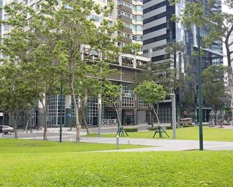 At Heart Of Fort Bonifacio Global City - Manila - Building