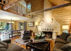 Beautiful Log Cabin Home In Fontana - فونتانا (ولاية ويسكونسن) - غرفة معيشة